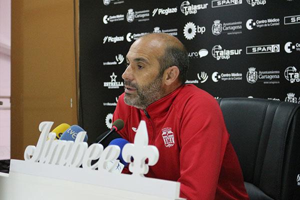 El técnico Alberto Monteagudo, del Cartagena
