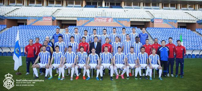 Posado de la plantilla recreativista | @recreoficial