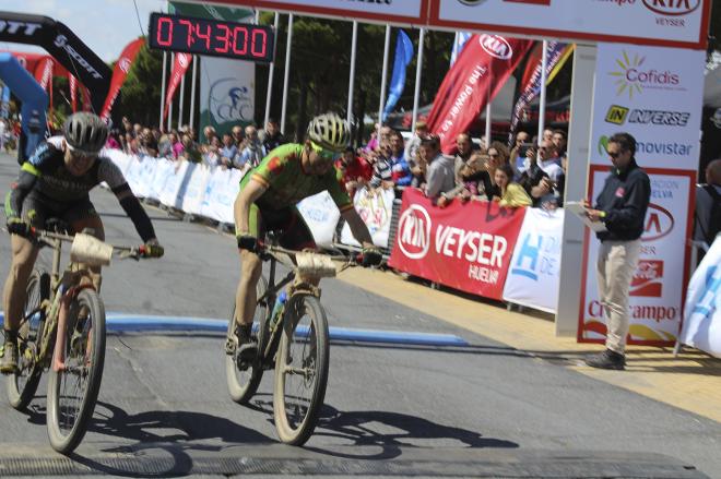 Instante de la carrera de la Huelva Extrema.