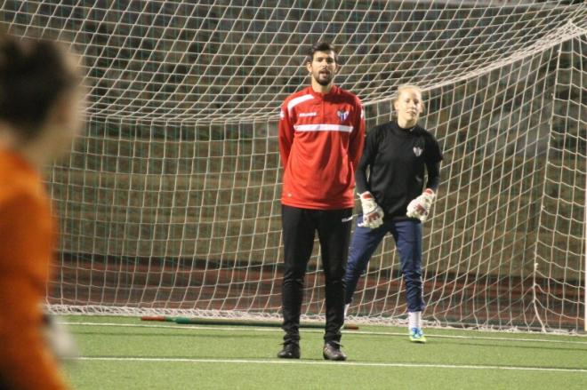 Israel Domínguez, entrenador de porteras del Sporting.