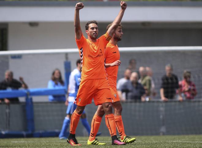 Boris Garrós celebra un gol con el Gavá