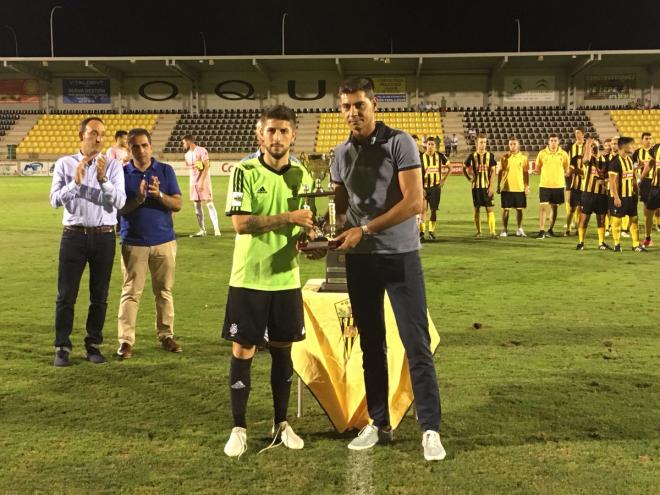 Antonio Domínguez recibe el trofeo de honor | @SanRoqueLepe