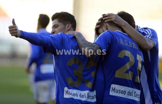 Caye Quintana celebra un gol con el Recre