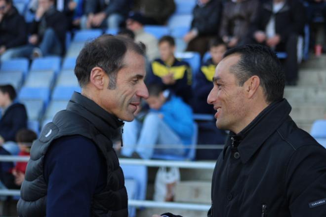 Alberto saluda a Oltra antes del partido.