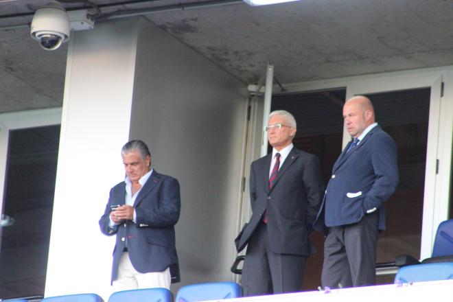 Víctor Hugo Mesa y Pablo Comas, juntos en el palco el pasado verano.