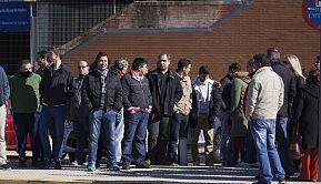 Trabajadores del club, durante la protesta. / Foto: Manu López