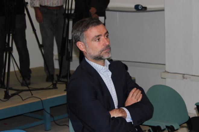 Álvaro Roncal durante la presentación de Ceballos.