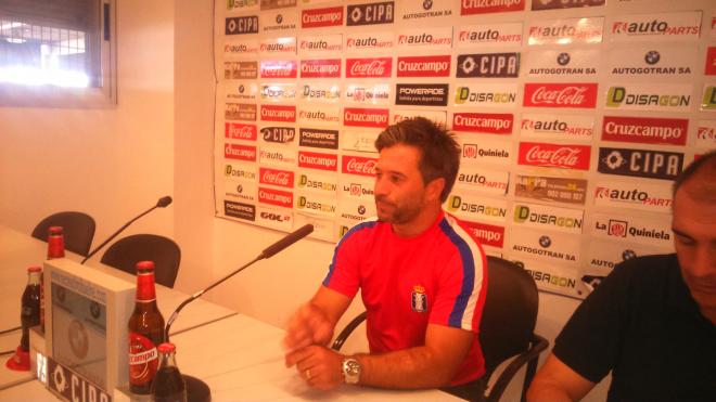 José Domínguez en la sala de prensa del estadio.