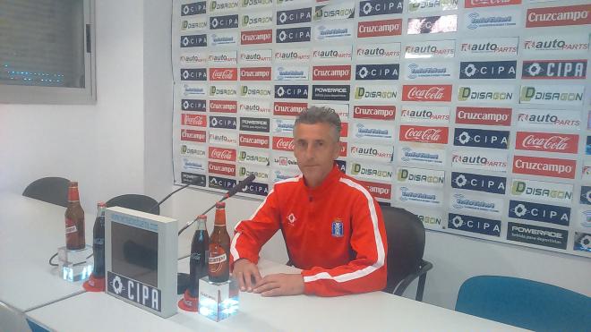 Alejandro Ceballos en sala de prensa.