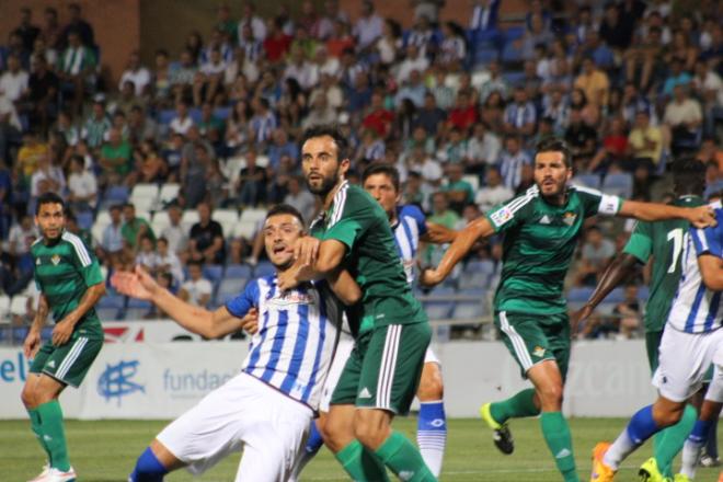 Instante del encuentro entre el Recre-Betis.