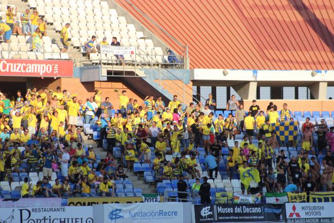 La afición cadista en el partido de ida.