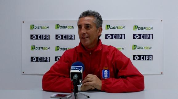 Alejandro Ceballos en sala de prensa.