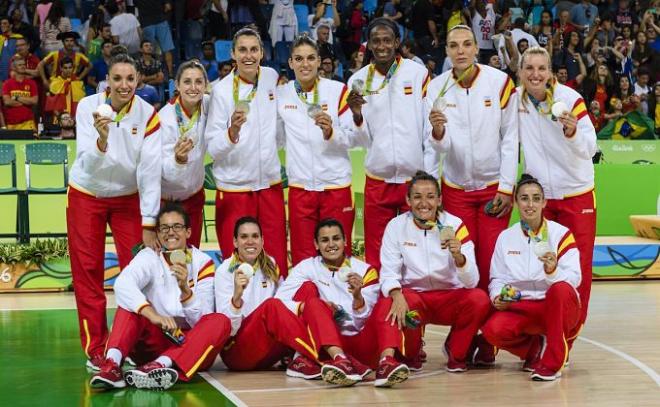 Las jugadoras españolas, con sus medallas.