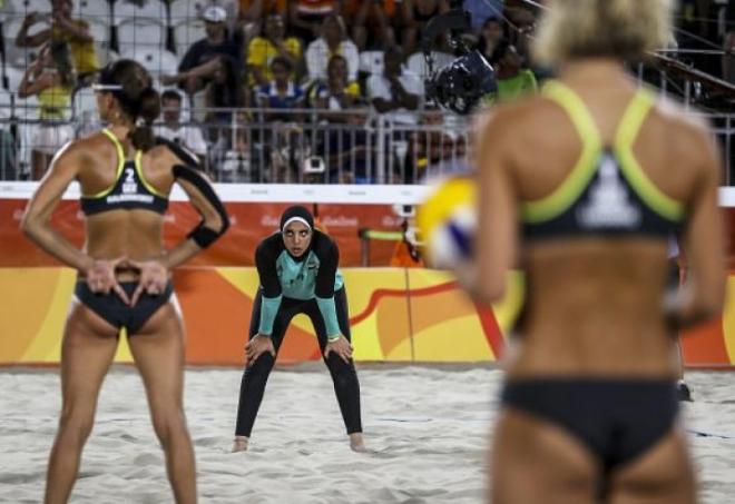 Momento del partido entre Alemania y Egipto en Voley Playa femenino.