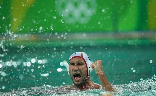 Guillermo Molina celebra un gol.