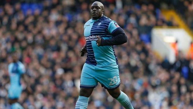 Akinfewa, durante un partido con el Wycombe.