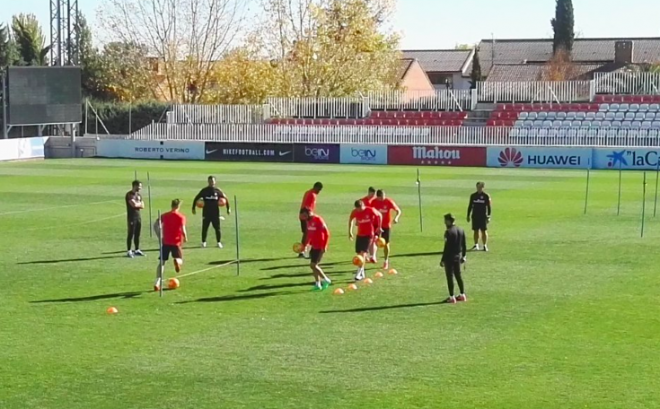 Pocos participantes en el entrenamiento (FOTO: Atlético de Madrid).