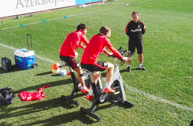 Óliver Torres y Filipe Luis, en el entrenamiento (FOTO: Atleti).