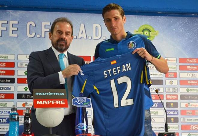 Scepovic y Ángel Torres, durante la presentación.