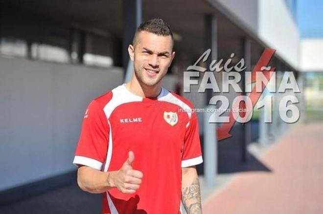 Luis Fariña posa con la camiseta del Rayo.