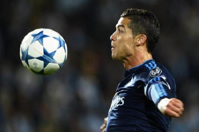 Cristiano Ronaldo, durante el partido jugado en Suecia.