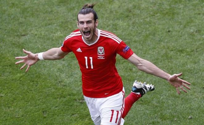 Bale celebra un gol con Gales.