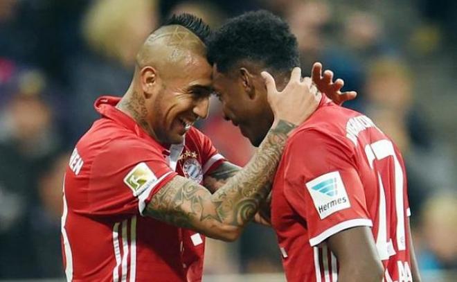 Alaba y Vidal, celebrando un tanto.