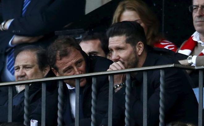 Simeone y Vizcaíno, en el palco del Calderón.