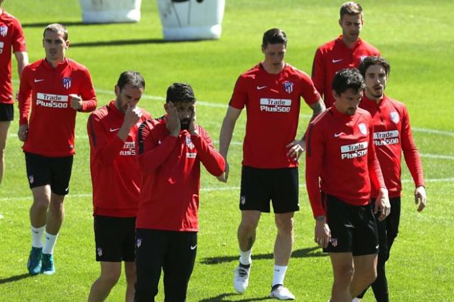 Los jugadores del Atlético, durante el entrenamiento de este sábado.