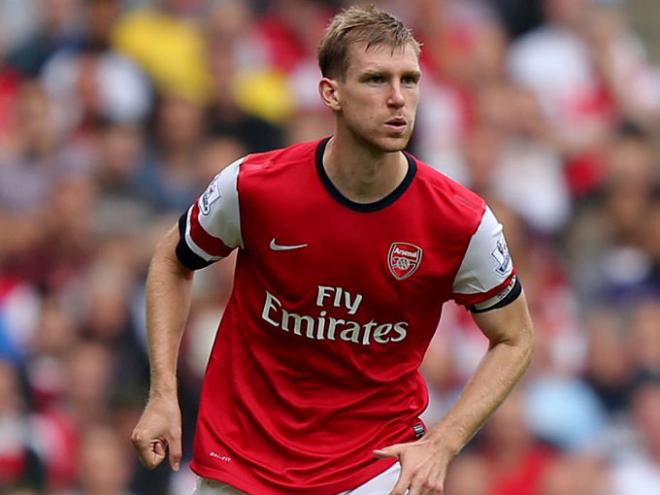 Mertesacker, en un partido con el Arsenal.