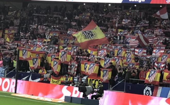 El Fondo Sur, plagado de banderas con escudos.