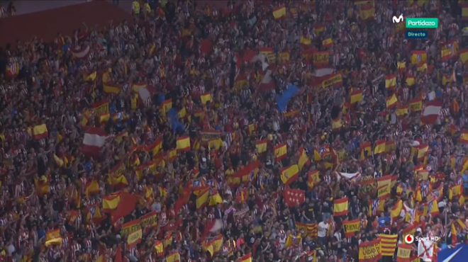 Banderas de España en el Fondo Sur del Metropolitano.