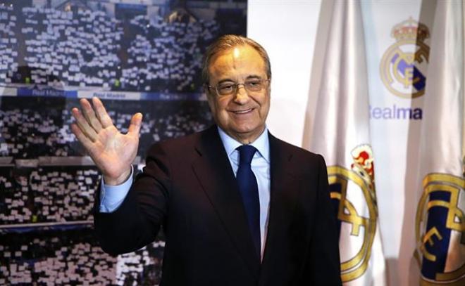 Florentino, en el palco de honor del Bernabéu.