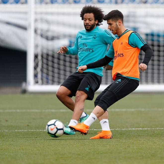 Isco y Marcelo durante el entrenamiento del Real Madrid de este viernes.