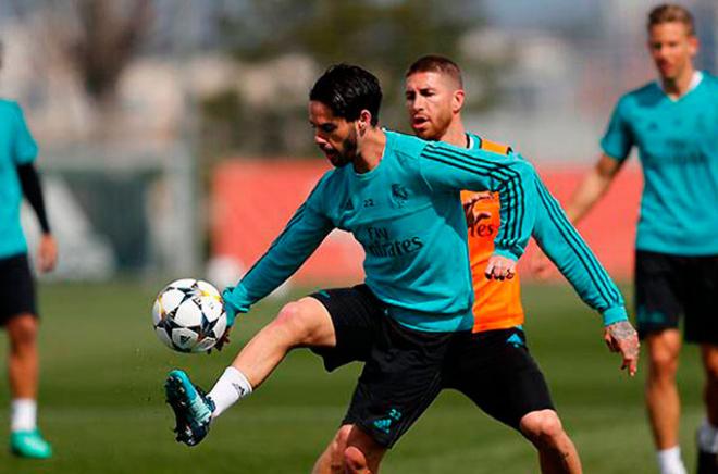Isco y Sergio Ramos, durante el entrenamiento del Real Madrid.