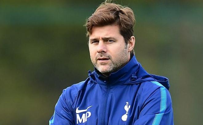 Pochettino dirigiendo al Tottenham.