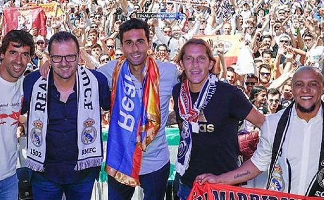 Raúl, Roberto Carlos, Mijatovic, Arbeloa y Míchel Salgado en la 'fan zone'.