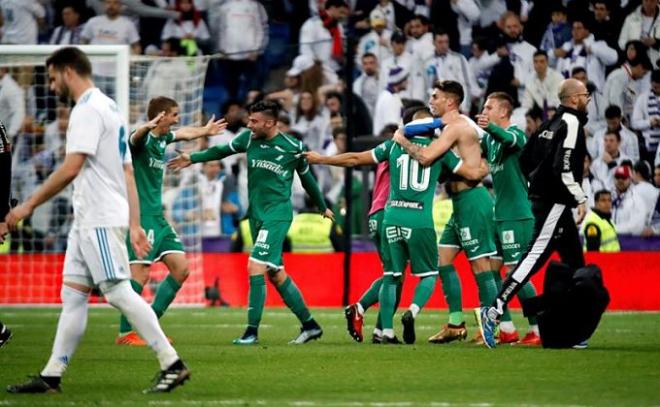 Los jugadores del Leganés celebran el pase.