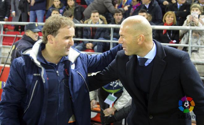 Zidane saluda a Arrasate antes del partido (Foto:LaLiga)