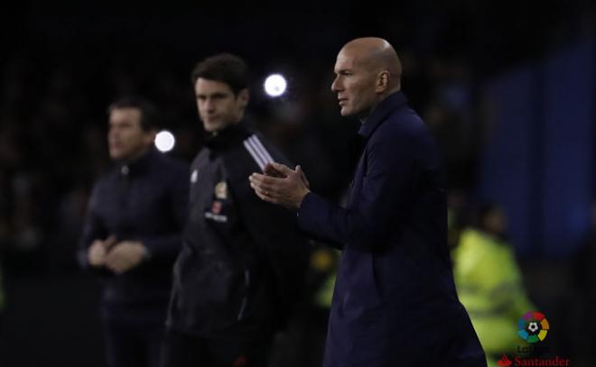 Zidane, en la banda de Balaídos (Foto: LaLiga).