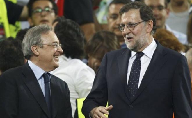 Mariano Rajoy dialoga con Florentino Pérez.