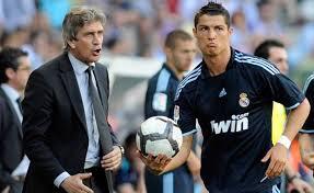 Pellegrini, junto a Cristiano en un partido del Real Madrid.