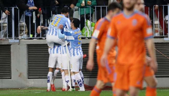 El Málaga celebra el gol de Castillejo.