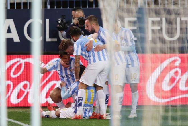 El Málaga celebra el gol de Juanmi.