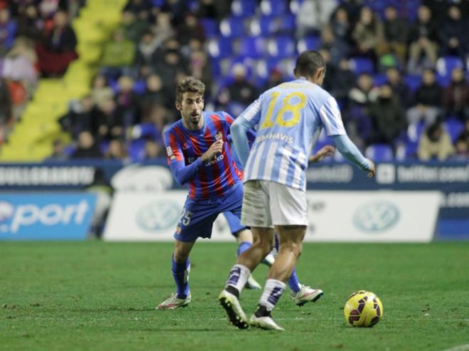 Roberto Rosales, en un lance del partido.