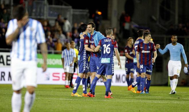 El Eibar celebra su triunfo.