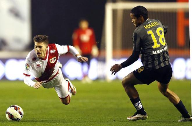 Rosales y Embarba, durante el partido.