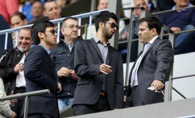 Nayef, Nasser y Casado, en el palco.