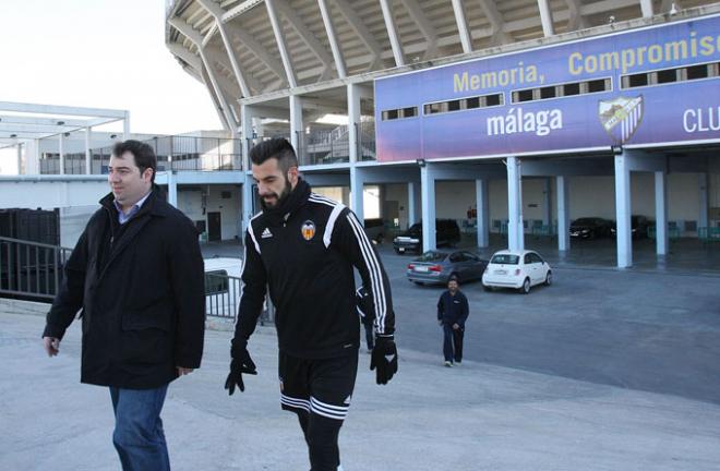 Los jugadores del Valencia salen de La Rosaleda.