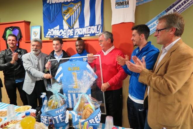 Boka, Martín Aguilar y De Vicente, junto a otras personalidades. / www.malagacf.com